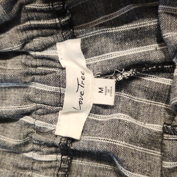 Love Tree * Striped Tie Front  Gray Women's Shorts. Size M - Picture 3 of 5